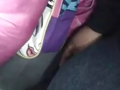 Nedves barna egyre nyújtózkodik a szabadban anya lánya xxx