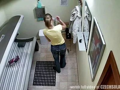 Pigtailed cutie szolgálja Jordi peckerét meleg terhelésre aranypart szex
