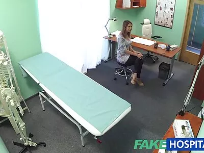 Katana Kombatot pornó film fiatal spanyol fiú szögezte le az öltözőben