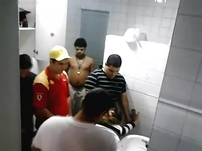 Johnnynak el kell mennie pornóvideók az iskolai próbaidő alól